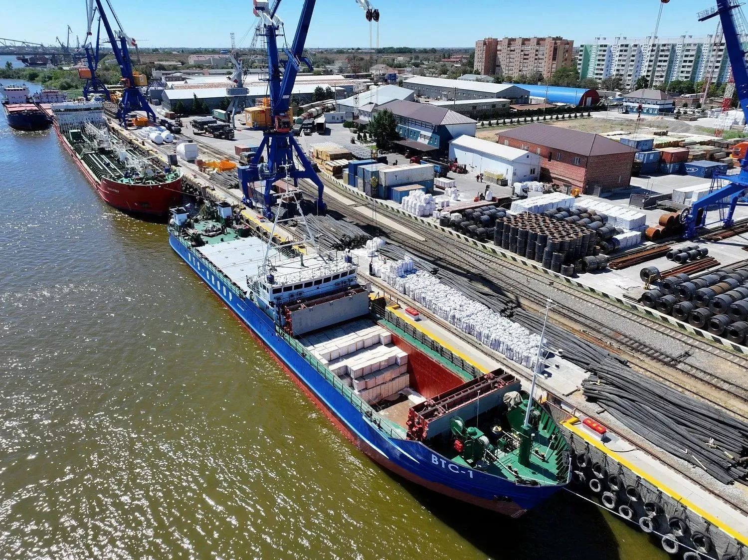 грузовые операции в августе 2026