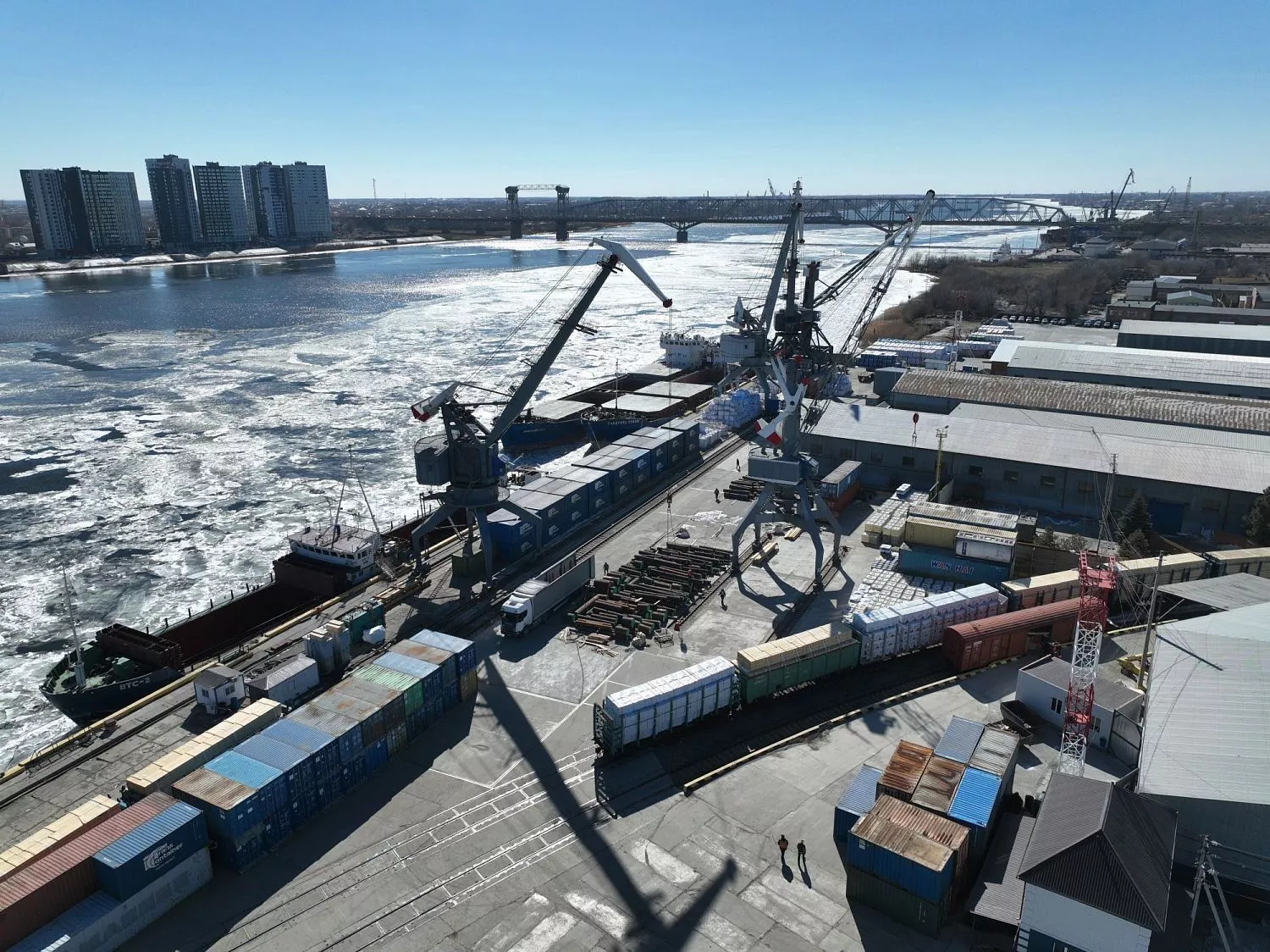 грузовые операции в феврале 2024