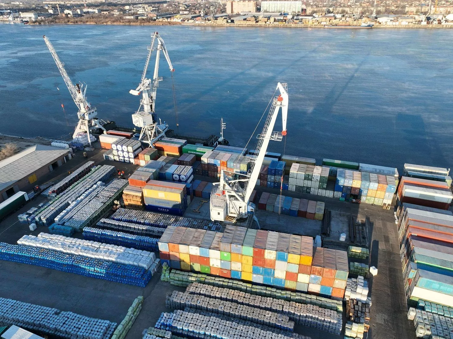 грузовые операции в декабре 2022