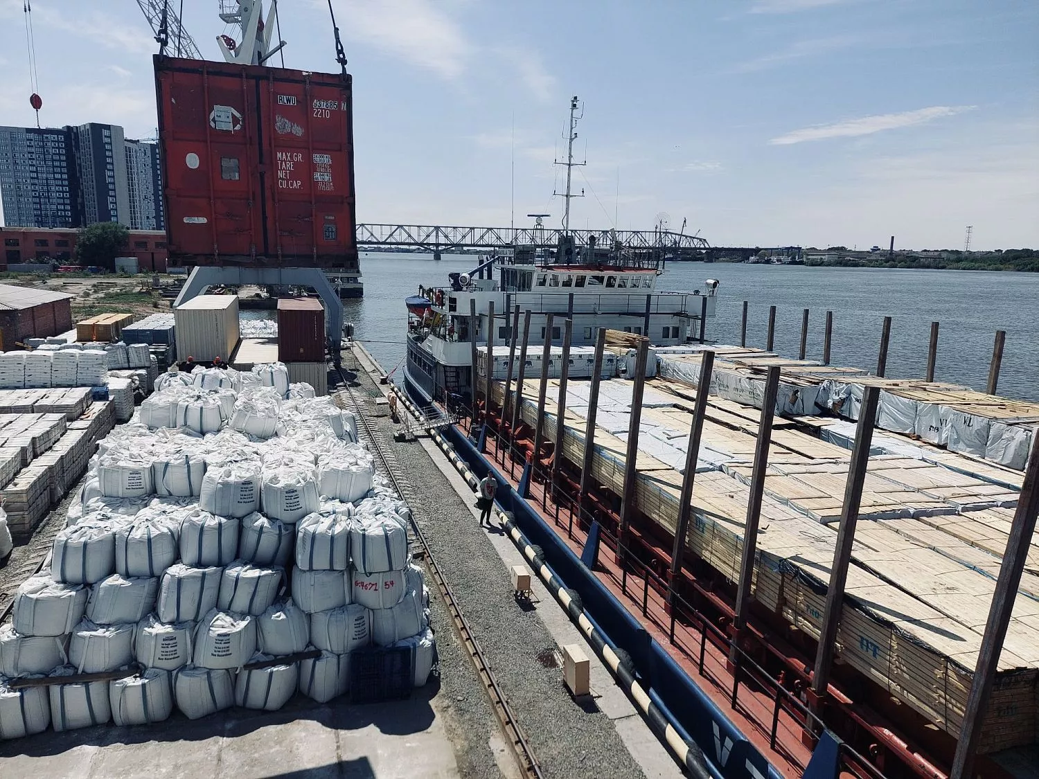 грузовые операции в мае 2022