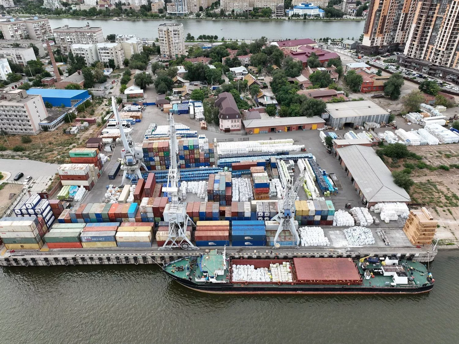 грузовые операции в августе 2022