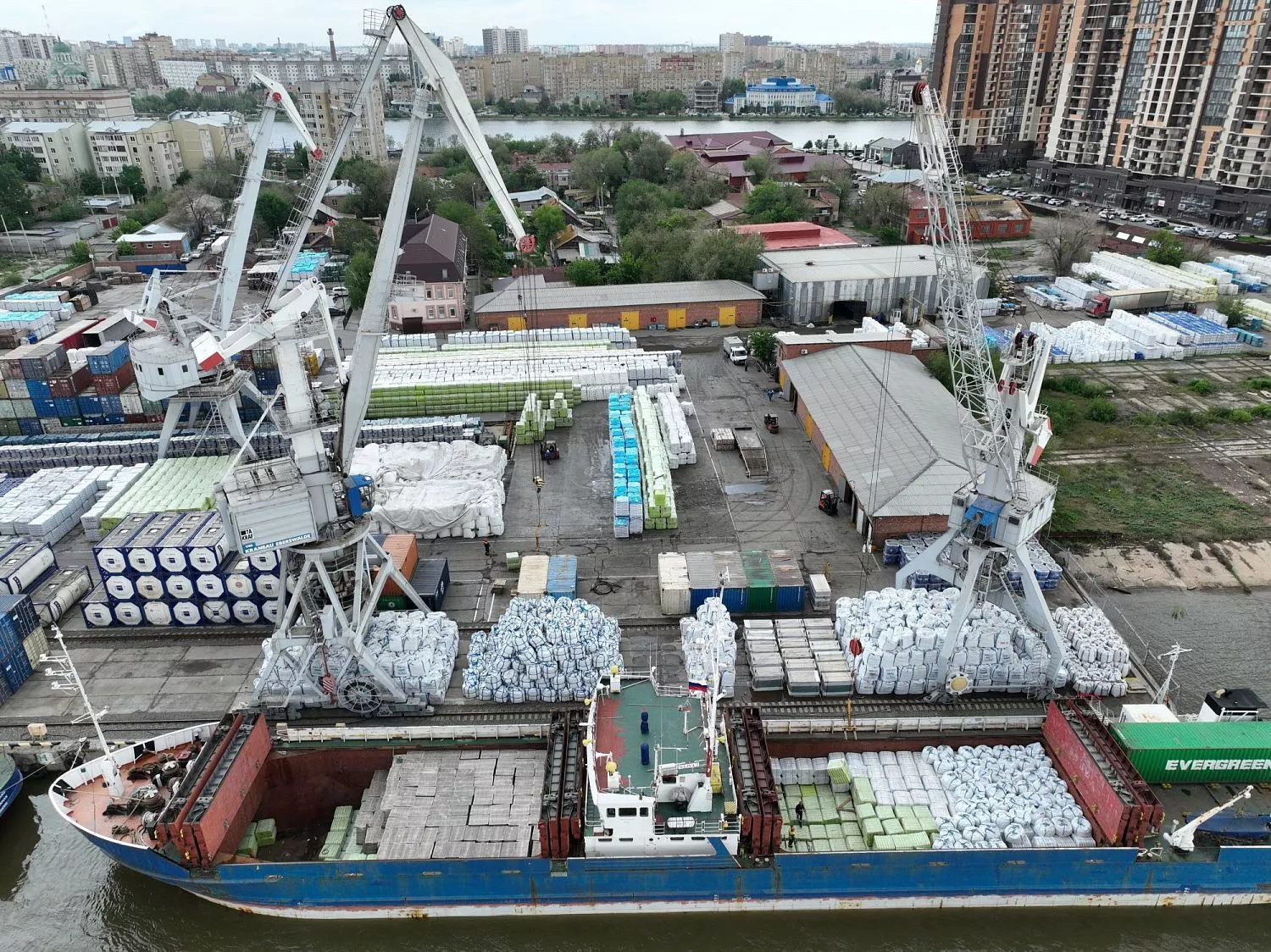 грузовые операции в мае 2023
