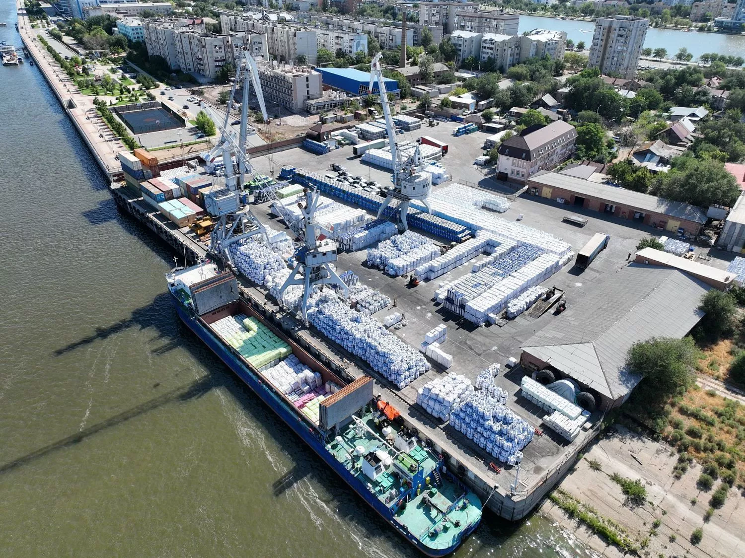 грузовые операции в августе 2024