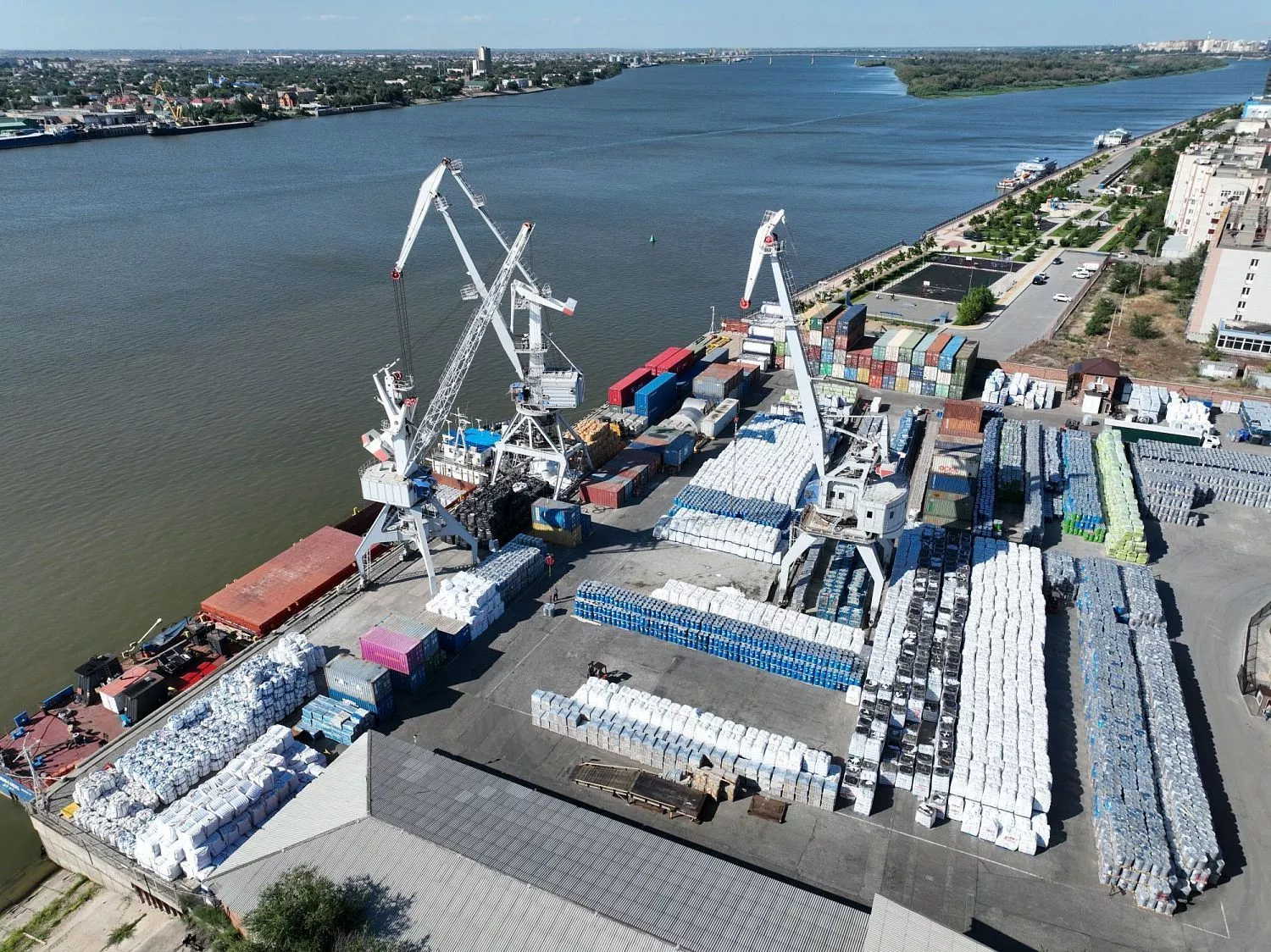 грузовые операции в июле 2023