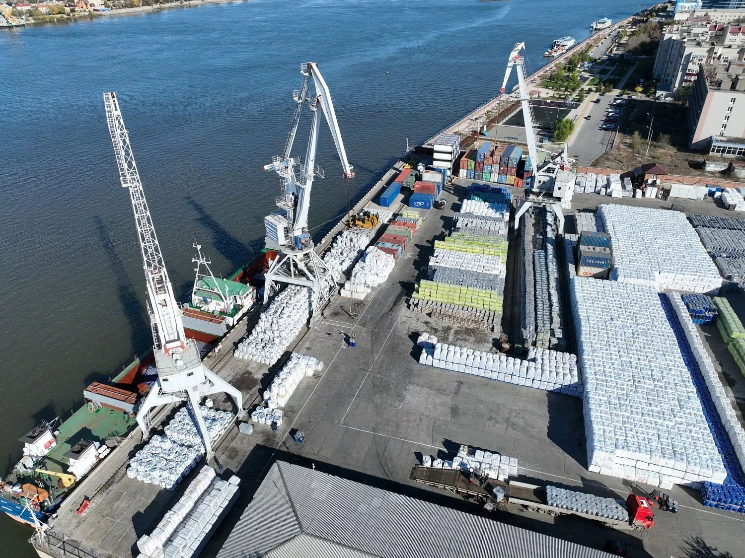 грузовые операции в октябре 2023