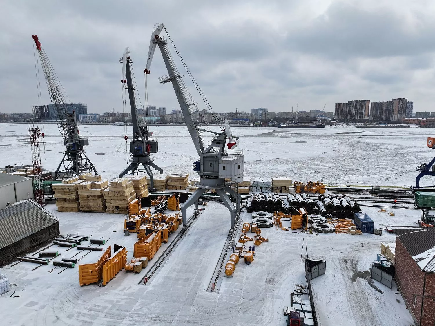 грузовые операции в феврале 2025