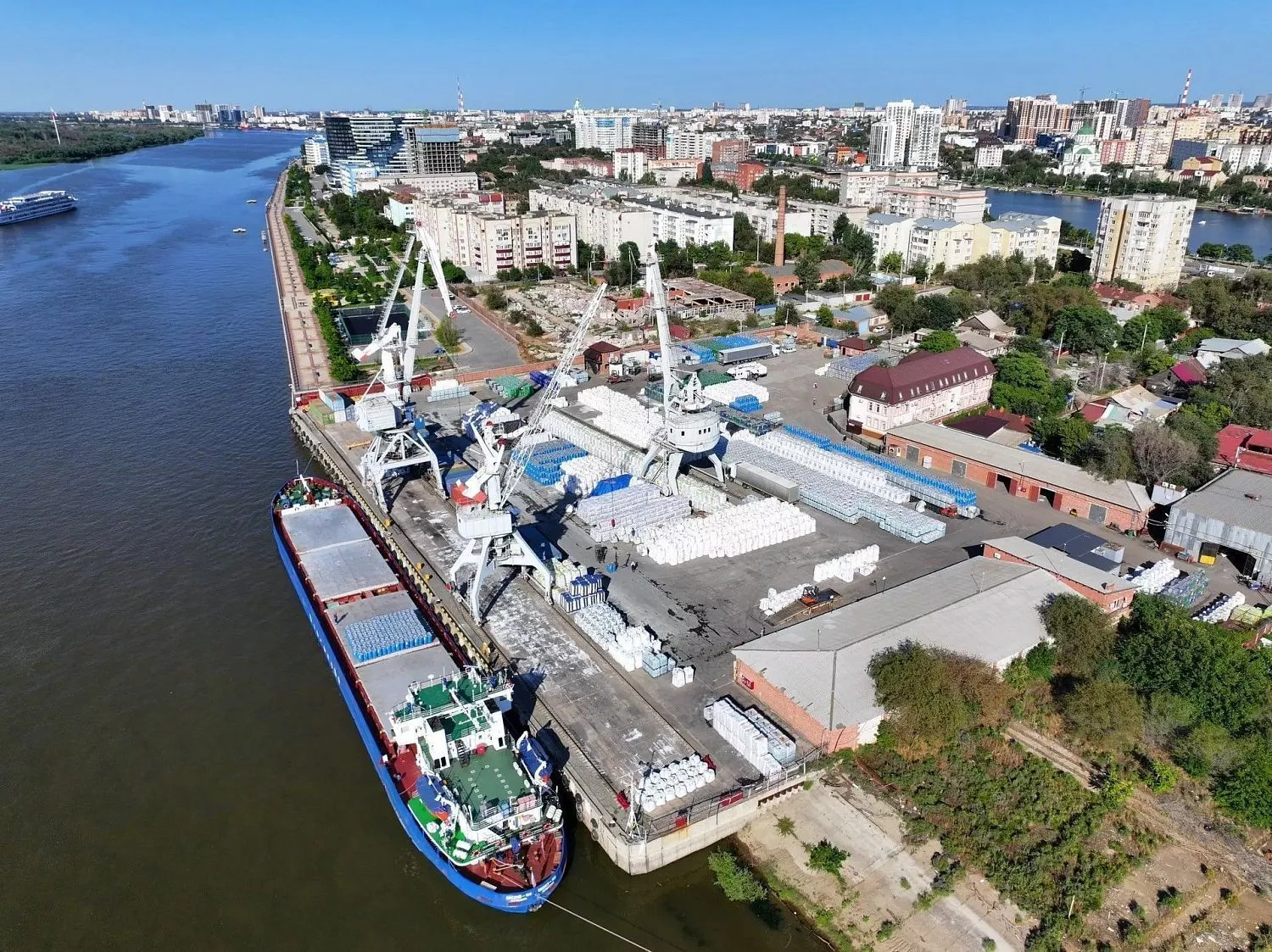 грузовые операции в августе 2026